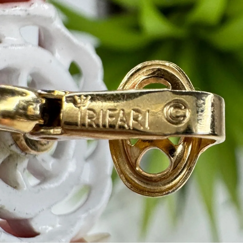 Vintage 60s Crown Trifari White Enamel Pinwheel Swirl Gold Tone Clip Earrings